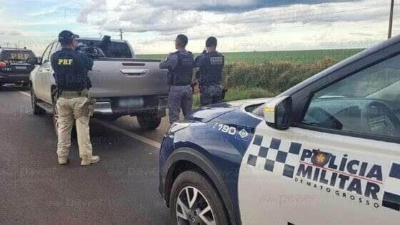 Veículo seguia sentido Lucas do Rio Verde e foi interceptado com drogas no interior; motorista foi preso e permanece em silêncio 