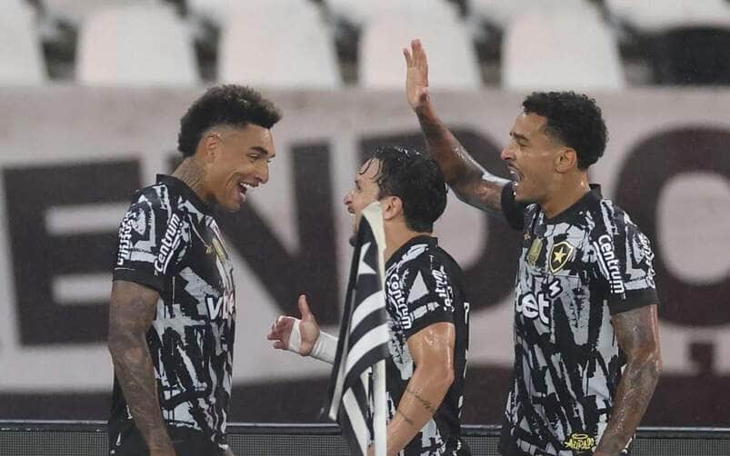 Botafogo x Carabobo: onde assistir ao vivo, escalações e tudo sobre o duelo da Libertadores no Nilton Santos. Imagem: Vitor Silva/BFR