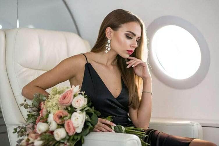 3 signos de que serão sortudos em 15 de junho de 2025: Capricórnios, é hora de tentar algo novo 82 Linda mulher rica em um avião privado de primeira classe - Fotos do CenárioMT