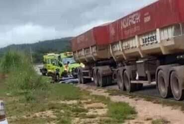 Motociclista morre em colisão com caminhão estacionado na BR-364 em Mato Grosso