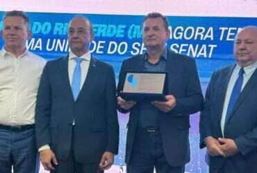Vilson Kirst recebe placa em homenagem, durante inauguração da sede do Sest/Senat, em Lucas do Rio Verde. "Foi um dia de muita alegria para mim. Estou muito emocionado com essa homenagem do Sest/ Senat", afirma Kirst.