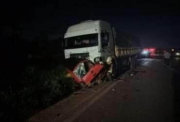 Acidente ocorreu durante a madrugada; equipes da PRF, Politec e IML atenderam a ocorrência