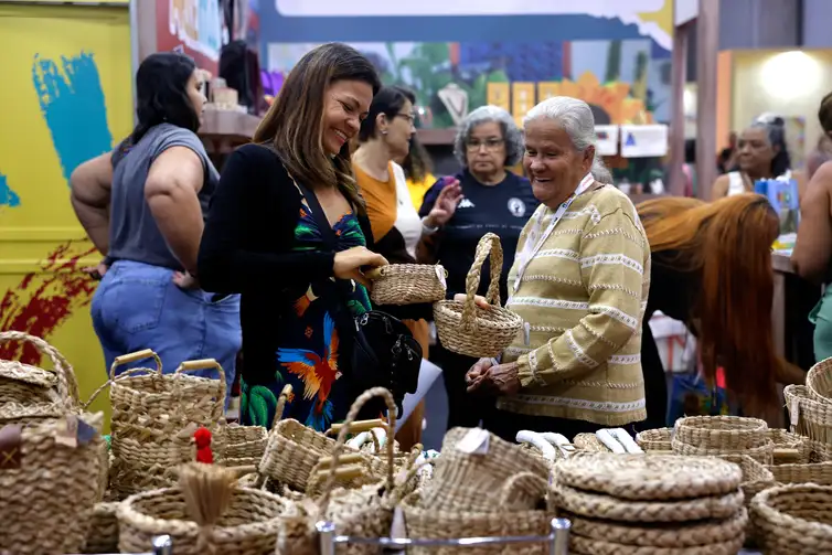 Tânia Rêgo/Agência Brasil Rio de Janeiro (RJ), 09/04/2025 - Começa a Feira Rio Artes para capacitação e negócios em economia criativa, no Centro de Convenções Expomag, centro da cidade. Foto: Tânia Rêgo/Agência Brasil
