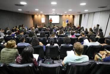 Brasília (DF), 02.05.2024 - Os candidatos do Distrito Federal que farão o Concurso Público Nacional Unificado (CNU) estão aproveitando os últimos dias para revisar o conteúdo. Cerca de 160 pessoas acompanharam o último aulão preparatório promovido pela Biblioteca Nacional de Brasília (BNB). Foto: Joel Rodrigues/Agência Brasília