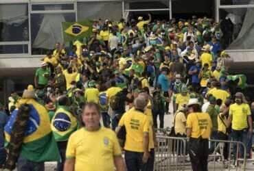 Brasília 08/01/2023 - Golpistas invadem a a rampa de acesso ao Palácio do Planalto.