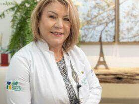 Dra Olicelia Poncioni - Medica Psiquiatra- Formada pela UFMT em 1994 CRM2845 RQE 2862.Título de Especialista pela Associação Brasileira de Psiquiatria e Associação Médica Brasileira. Com 30 anos de experiencia atuando na rede pública e privada em Cuiabá, ambulatório, urgência e emergência. Preceptora da Residencia Médica em Psiquiatria CIAPS/SES. Preceptora do internato do curso de Medicina da UNIC. Chefe do Serviço de Psiquiatria Hospitalar do HMC.