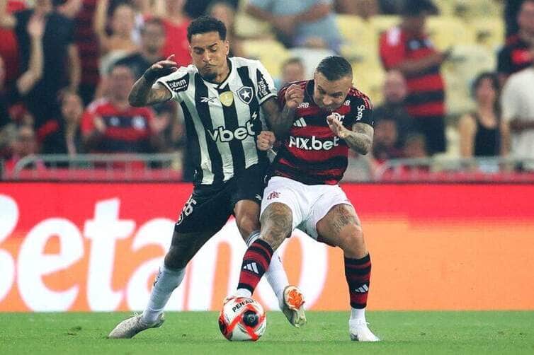Flamengo x Botafogo ao vivo: onde assistir, escalações e tudo sobre o clássico. Imagem: Vitor Silva/BFR