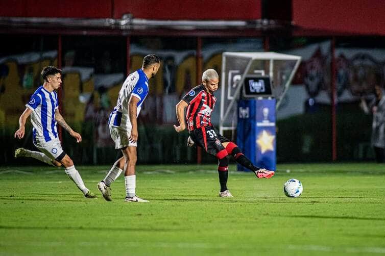 Vitória encara o Cerro Largo em busca da primeira vitória na Sul-Americana: onde assistir e escalações. Imagem: Victor Ferreira/EC Vitória Vitória encara o Cerro Largo em busca da primeira vitória na Sul-Americana: onde assistir e escalações. Imagem: Victor Ferreira/EC Vitória