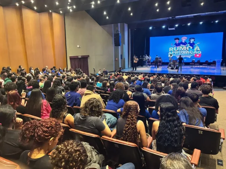 Aulão do Pré-Enem reúne 500 estudantes e marca início da preparação em Mato Grosso
