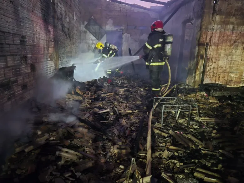 Incêndio de grandes proporções destrói imóveis em Sinop