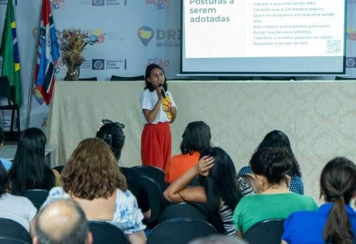 Capacitacao sobre o Maio Laranja em Rondonopolis mobiliza profissionais em prol da protecao a infancia
