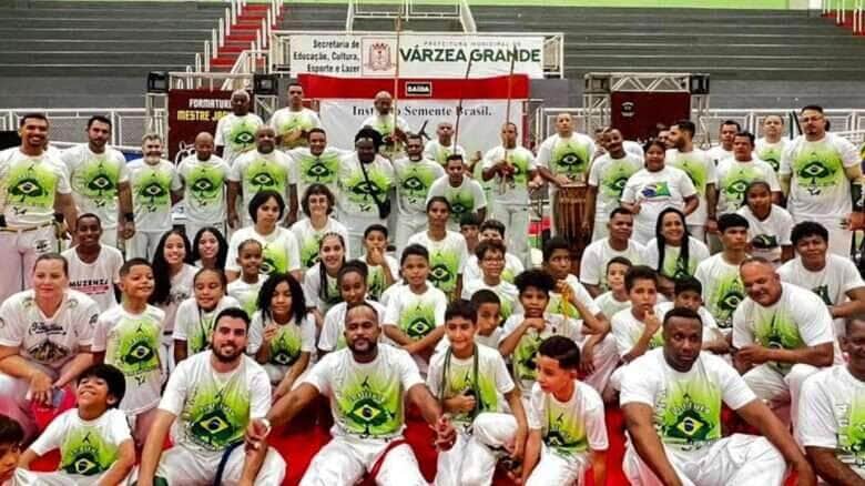 Capoeira gradua alunos da rede municipal de Varzea Grande em parceria com o Instituto Semente Brasil