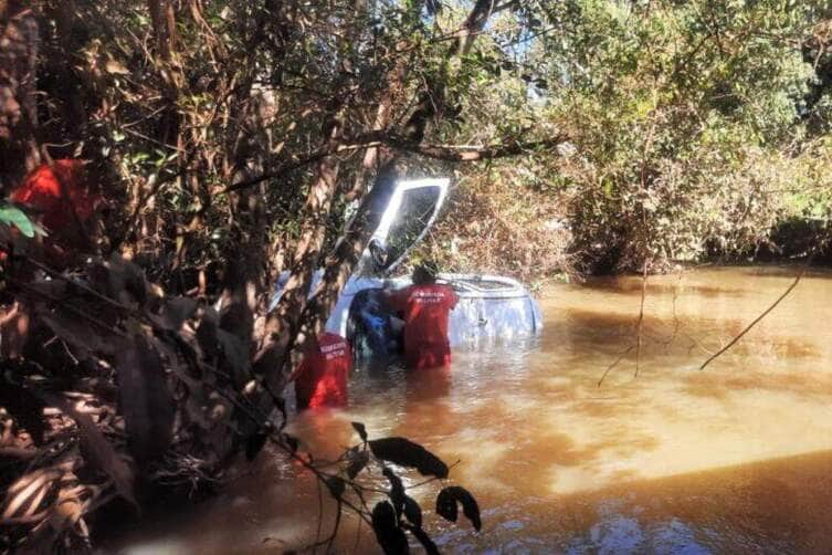 Carro cai de ponte e deixa dois mortos na MT 241 em Mato Grosso