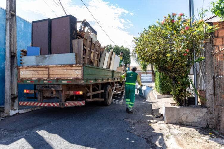 Cata Treco da Limpurb atende 13 bairros de Cuiaba esta semana