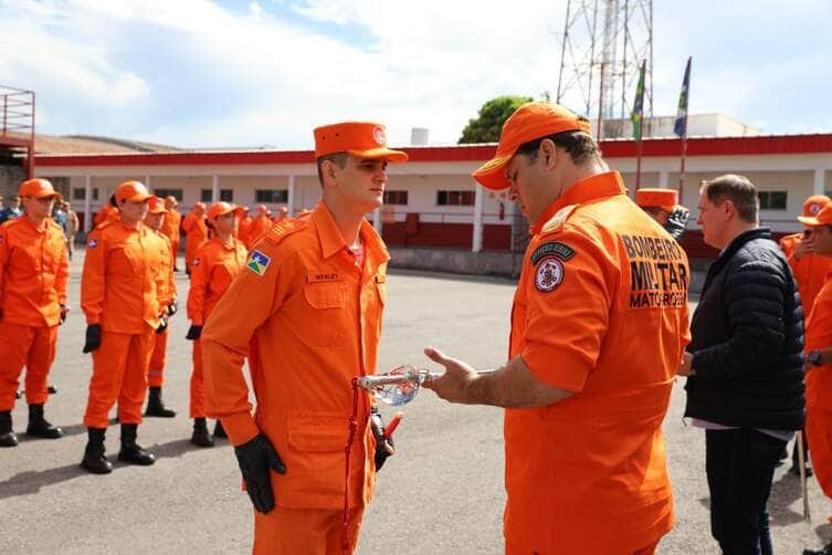 Corpo de Bombeiros forma novos aspirantes em primeiro curso de formacao de oficiais de Mato Grosso