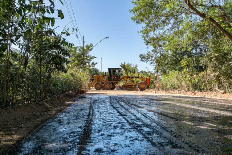 Cuiaba avanca em melhorias no bairro Sao Jose com imprimacao asfaltica