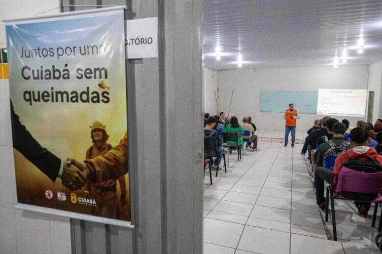 Cuiaba mobiliza comunidade e estudantes para combater queimadas