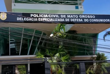 Casal investigado por fraudes em formaturas se entrega à Polícia Civil em MT
