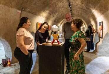 Exposicao no Morro da Caixa DAgua celebra icones da cultura cuiabana