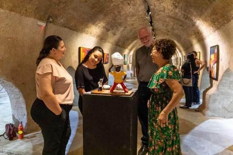 Exposicao no Morro da Caixa DAgua celebra icones da cultura cuiabana