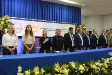 Flavia Moretti em sessao solene da Camara