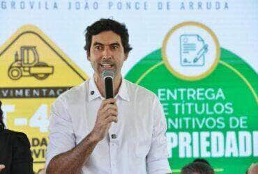 Governo de Mato Grosso asfalta estrada e entrega escrituras em Campo Verde celebrando desenvolvimento
