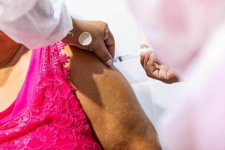 Mais de 12 mil doses sao aplicadas no dia D da vacinacao contra a Influenza em Cuiaba