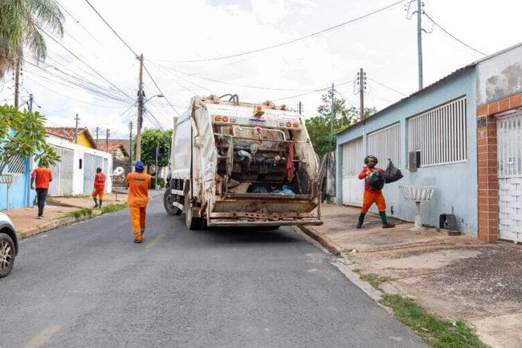 Mutirao de limpeza em Cuiaba remove mais de 220 toneladas de lixo em 18 bairros