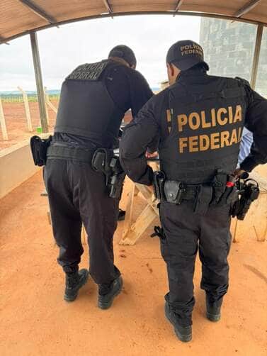 Mandado de busca e apreensão foi cumprido nesta quinta-feira (29); investigado pode pegar até 10 anos de prisão, segundo o ECA