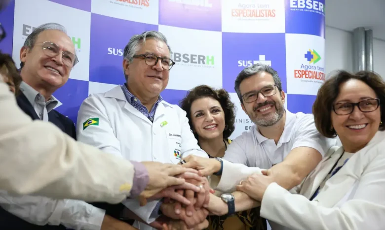 Padilha participa de 1o mutirao de cirurgias para reduzir fila do SUS