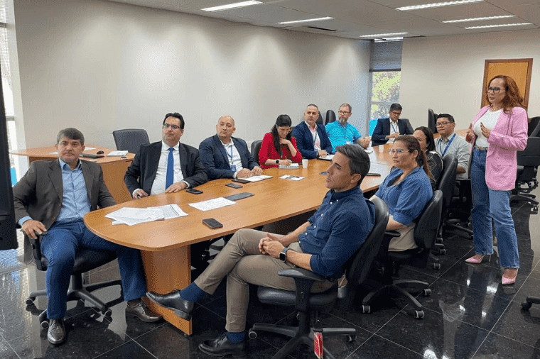 Parceiros estimam beneficiar 50 mil profissionais da Educacao com cursos em Mato Grosso