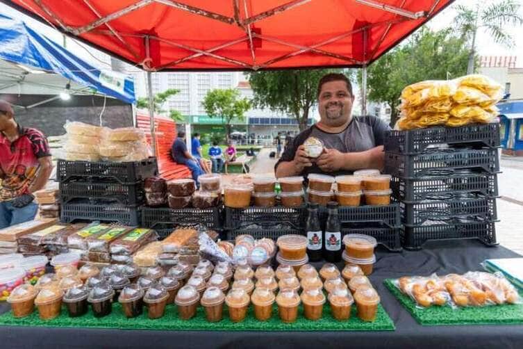 Praca Alencastro em Cuiaba recebe 5o edicao da Feira da Agricultura Familiar