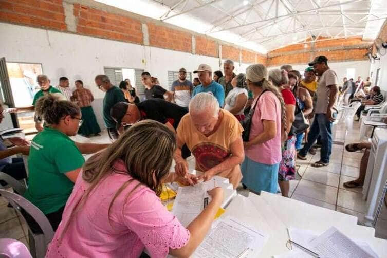 Prefeitura de Cuiaba cadastra moradores do Altos da Gloria para titulos definitivos