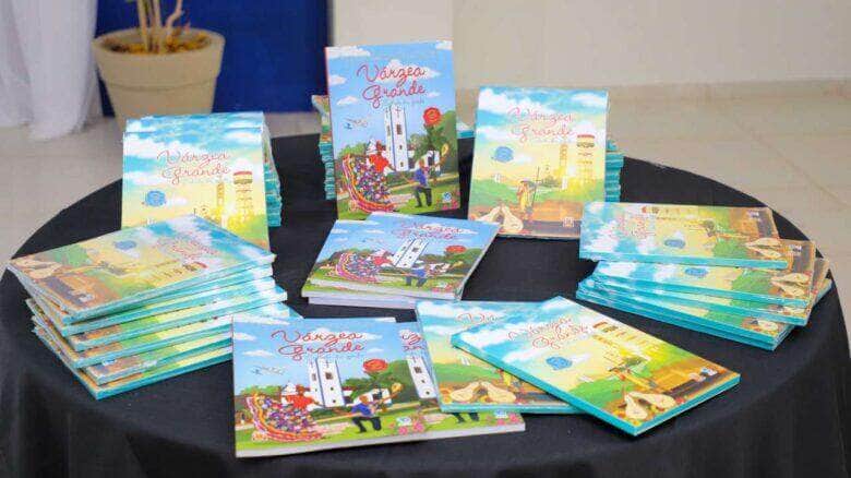 Prefeitura lanca livro didatico destacando historia cultura geografia e identidade de Varzea Grande