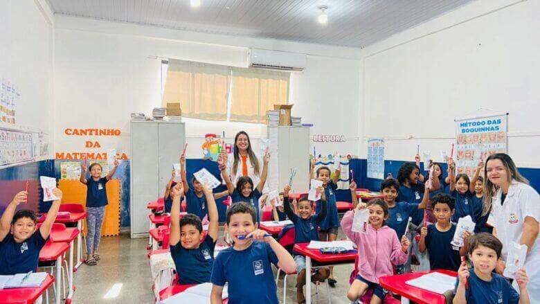 Programa de Saude Bucal distribui 20 mil kits em escolas publicas de Sorriso