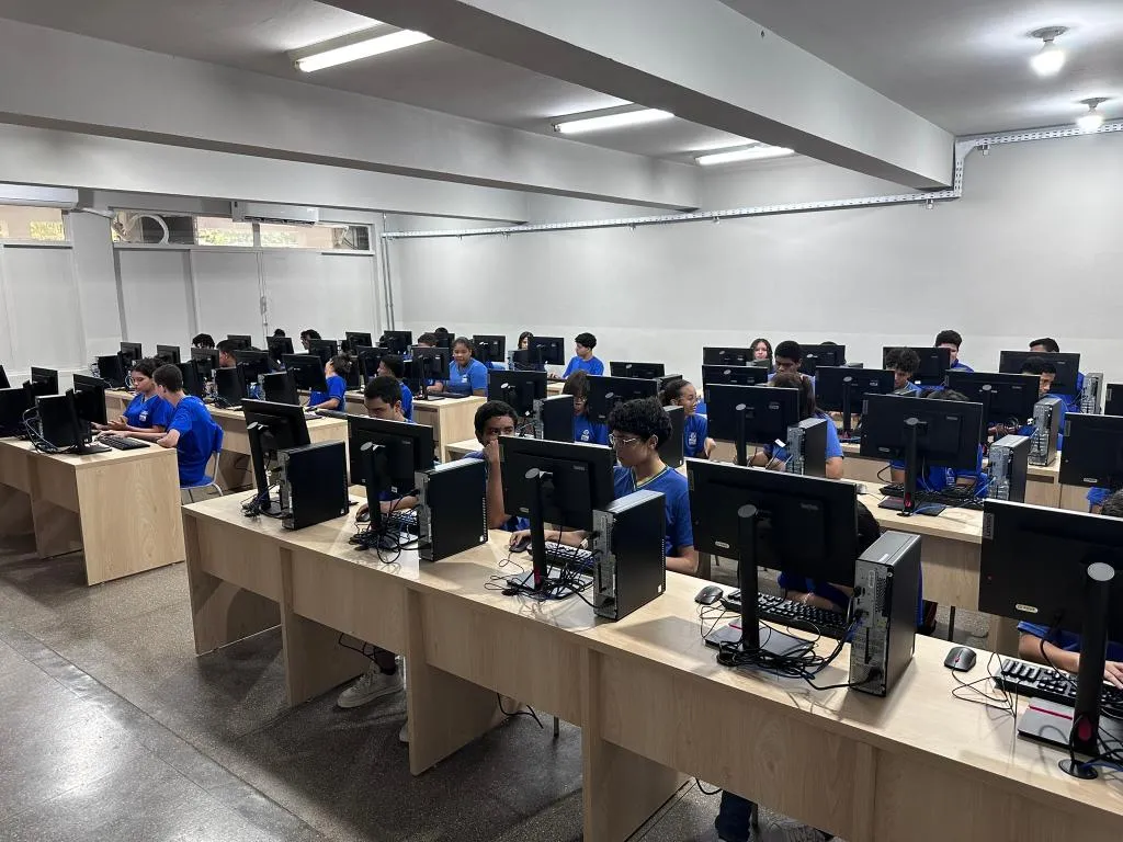 Seciteci instala novo laboratório de informática em escola técnica de Várzea Grande