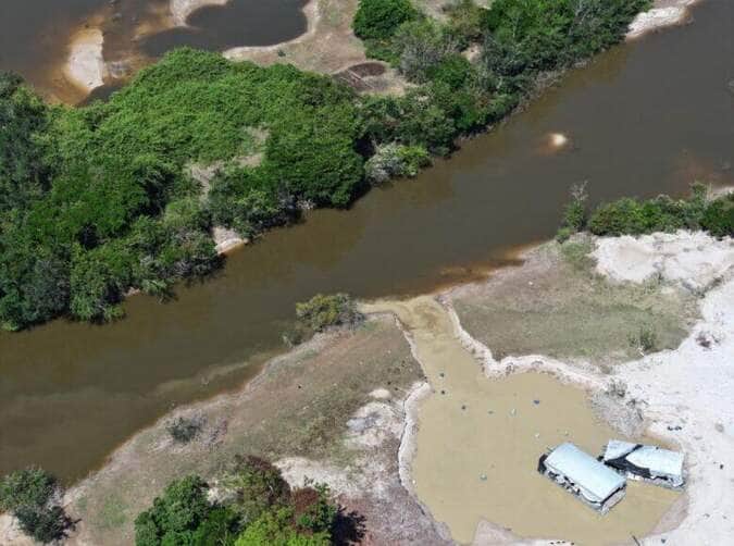 Sema realiza operacao contra garimpo ilegal para evitar a contaminacao de agua de cidade de Mato Grosso