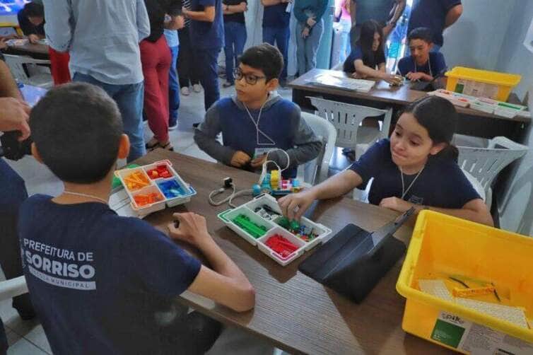 Sorriso inaugura sala de robotica e celebra conquistas de alunos em olimpiada nacional