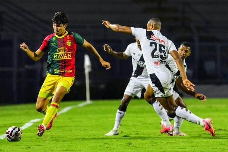 Athletico x Brusque: Onde assistir, escalações e tudo sobre o duelo decisivo na Copa do Brasil. Imagem: Julio Cesar Costa/PontePress Athletico x Brusque: Onde assistir, escalações e tudo sobre o duelo decisivo na Copa do Brasil. Imagem: Julio Cesar Costa/PontePress