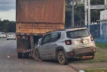 Acidente em Nova Mutum (MT) deixa dois feridos após colisão com carreta