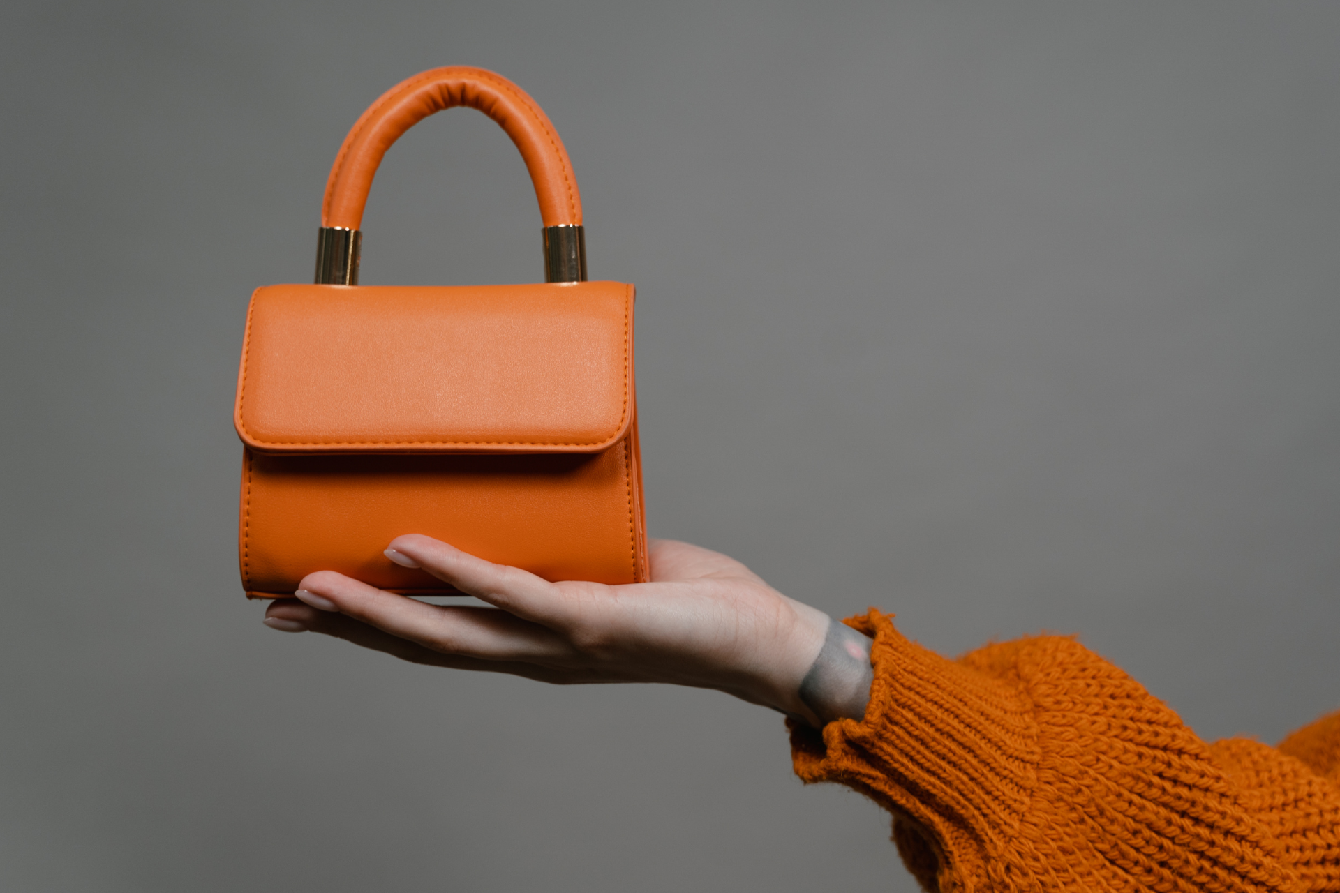 Holding: o que é e por que pode ser uma boa ideia para proteger seus bens 78 bolsa riqueza imagem de mulher com bolsa holding
