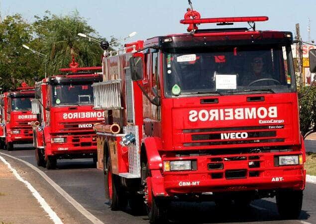 Incêndio em caminhão de pedras britas é controlado pelo Corpo de Bombeiros em Sorriso (MT)