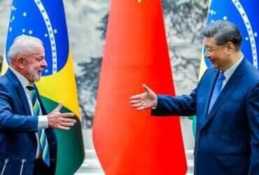13.05.2025 - Presidente da República, Luiz Inácio Lula da Silva e o Presidente da República Popular da China, Xi Jinping, durante a cerimônia de assinatura de Atos, no Palácio do Povo. Pequim - China.  Foto: Ricardo Stuckert / PR