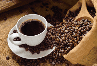 cafe xicara graos de cafe