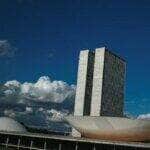 A cúpula menor, voltada para baixo, abriga o Plenário do Senado Federal. A cúpula maior, voltada para cima, abriga o Plenário da Câmara dos Deputados