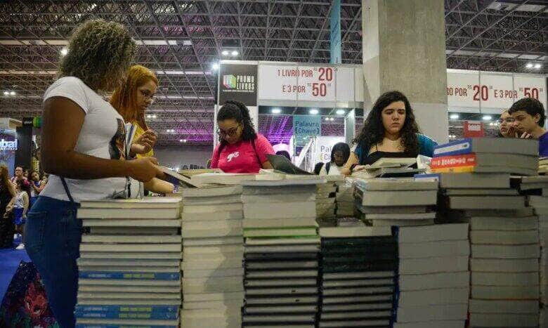 Rio de Janeiro (RJ), 05/09/2023 – Público lota a 20ª Bienal do Livro do Rio de Janeiro, no Riocentro, na Barra da Tijuca, zona oeste da capital fluminense. Foto: Tomaz Silva/Agência Brasil