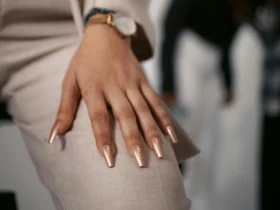 manicure-dourada-destaque
