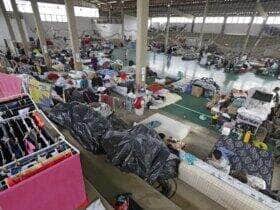Porto Alegre (RS), 20/06/2024 - Moradores desabrigados dentro do Ginásio Elyseu Quinhones aonde serve de abrigo para atingidos pela enchente no município de Eldorado do Sul. Foto: Bruno Peres/Agência Brasil