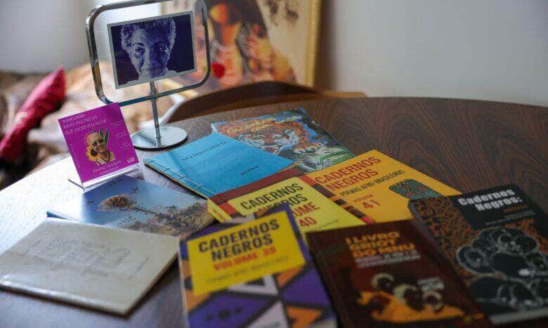 Brasília (DF) 16/04/2025 Livros de poemas e contos de Jovina Teodoro Foto: Fabio Rodrigues-Pozzebom/ Agência Brasil