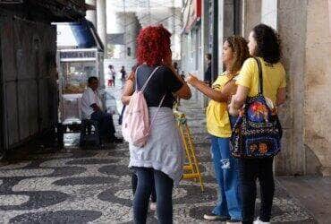 Rio de Janeiro (RJ), 03/11/2024 - Candidatos chegam para primeira etapa do Exame Nacional do Ensino Médio (Enem) de 2024, na Universidade Estácio de Sá, no centro da cidade. Foto: Tânia Rêgo/Agência Brasil